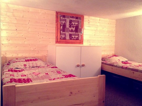 Chambre 2 lits simples location les Arcs 1800 (autre vue)